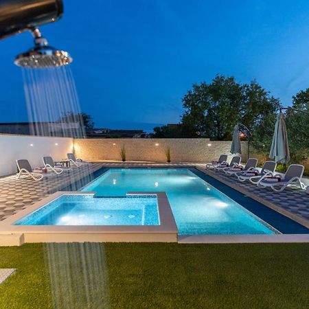 Apartman David S Bazenom Podusje Exterior foto